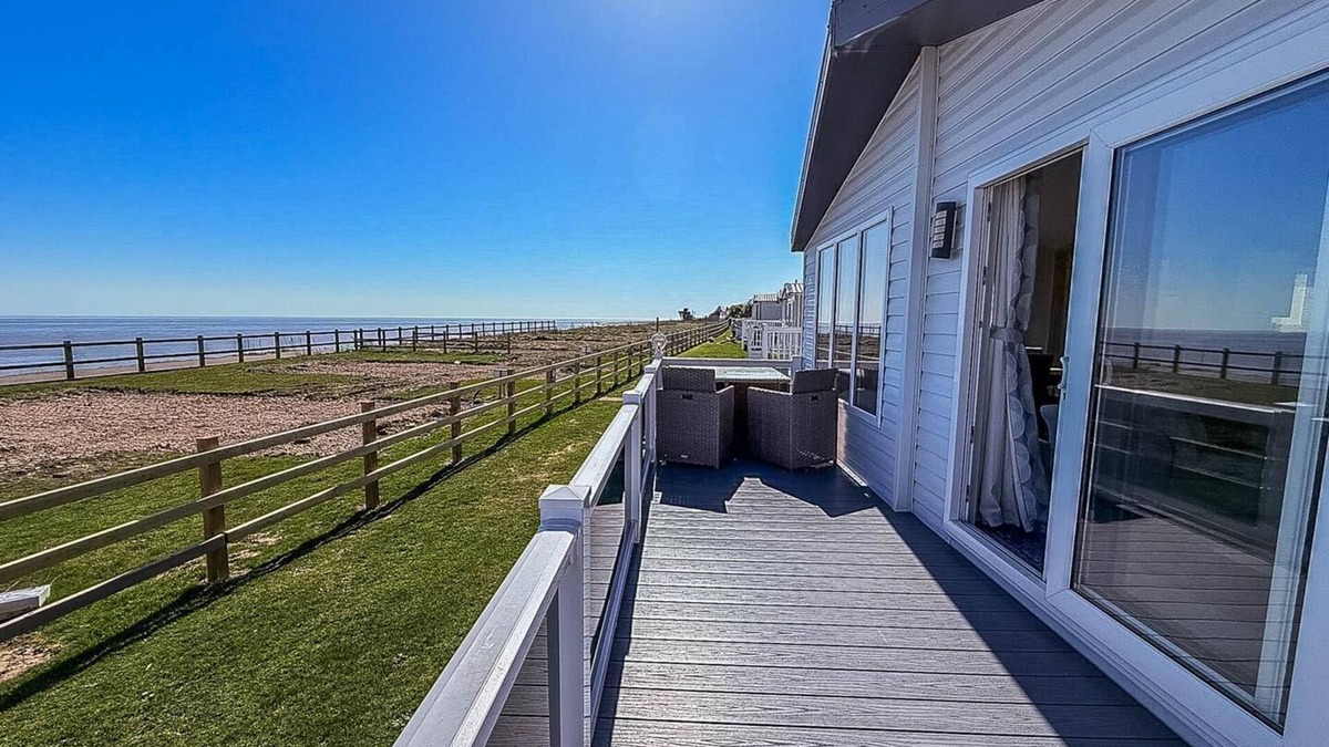 Pakefield Cabin | Stunning 6 berth lodge with full sea views in Suffolk ref 68007CR