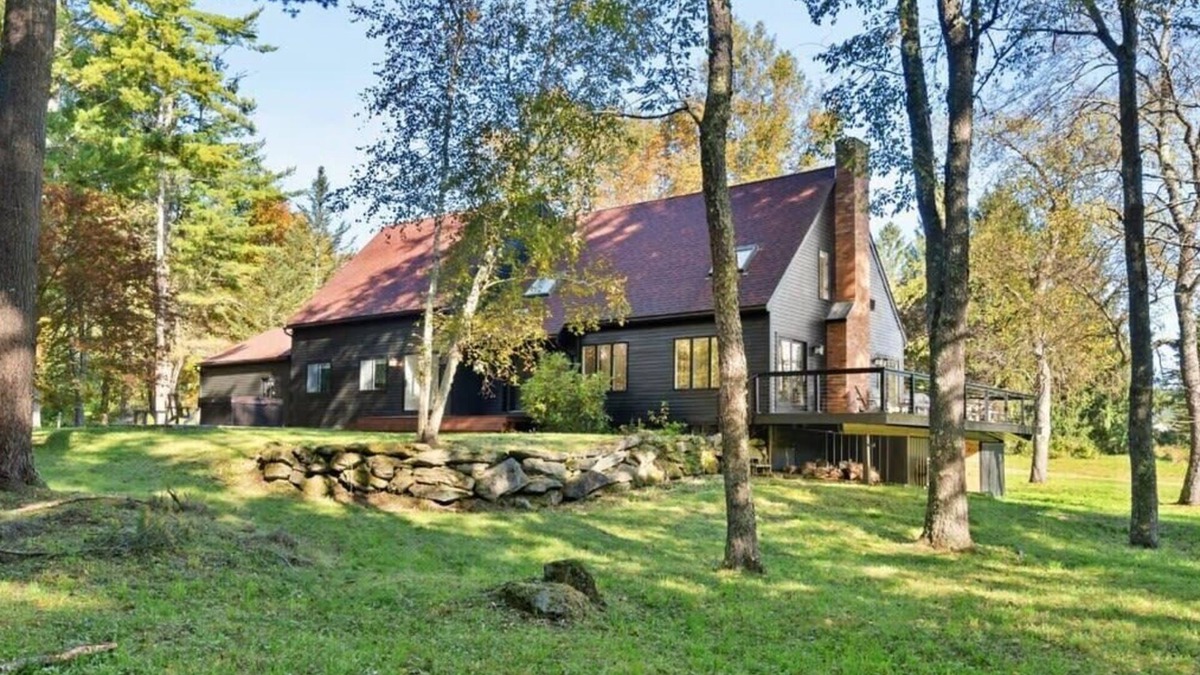 North Egremont House | Stunning 6-BR Country Home 10-min to Catamount