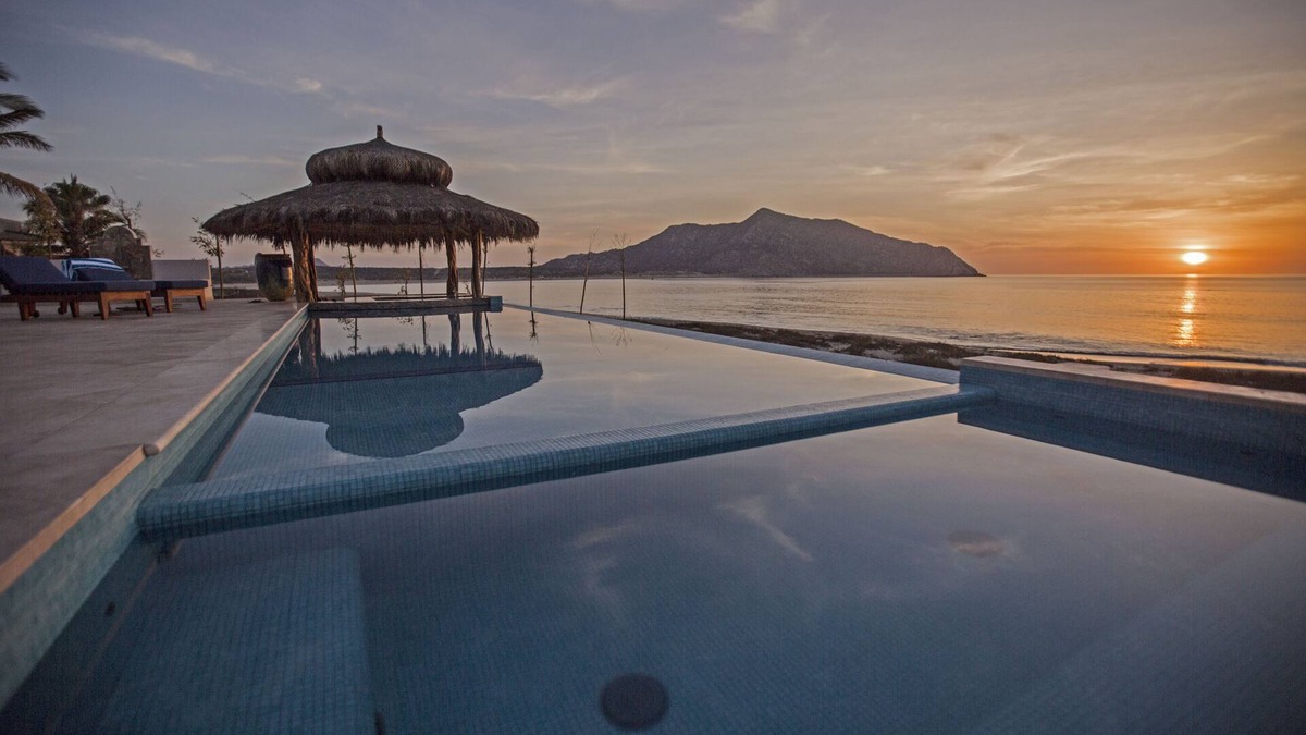 Los Frailes House | Stunning 6 bedroom home on best sand beach, 45’ pool/jacuzzi, Bar, BBQ, fire-pit