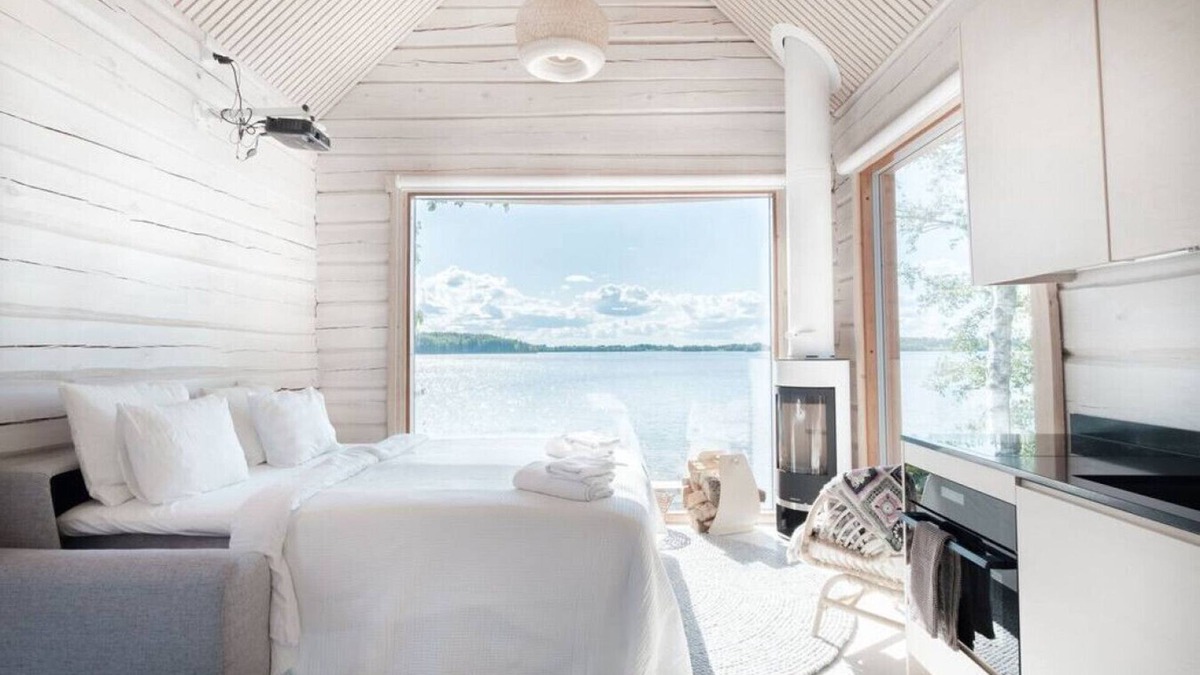 Lempaala Villa | Stunning 7bed Lake & Beach House w/ Pier & Sauna