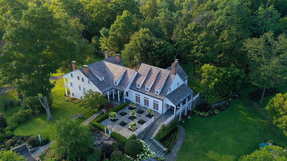 Staatsburg House | Stunning, 8 Bedroom Estate & Retreat. Historic Elegance with Designer Interiors