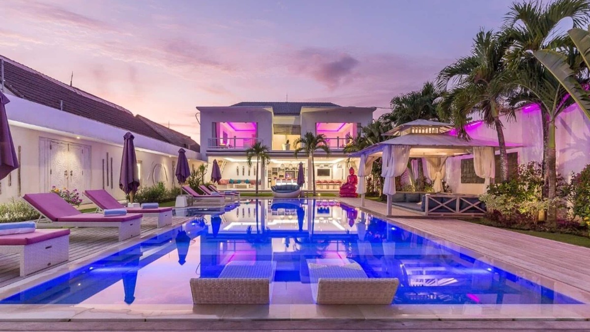 Sunset Road Villa | STUNNING 8 BEDROOM FULL STAFFED MODERN PROPERTY, 2 HUGE PRIVATE POOLS, CATERING
