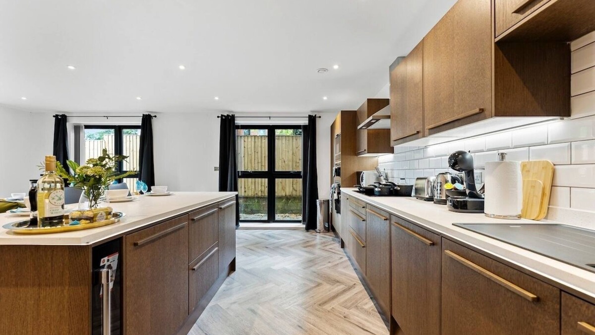 Leeds City Center Apartment | Stunning Abode in Leeds - Games Room - Parking