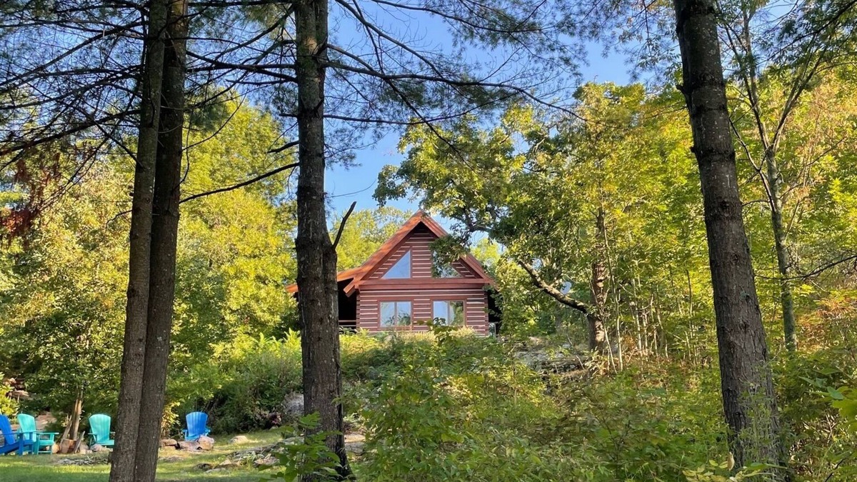 Centre Hastings Cottage | Stunning All Season Log Home on Moira Lake