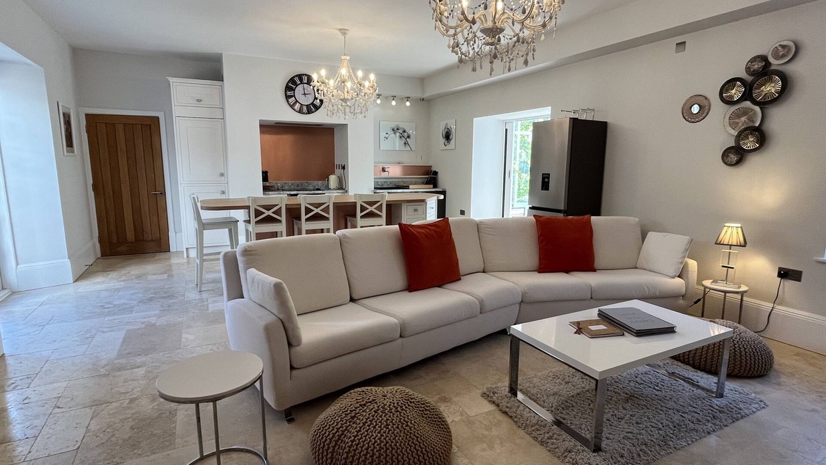 Holworth Villa | Stunning and luxurious Manor House holiday home