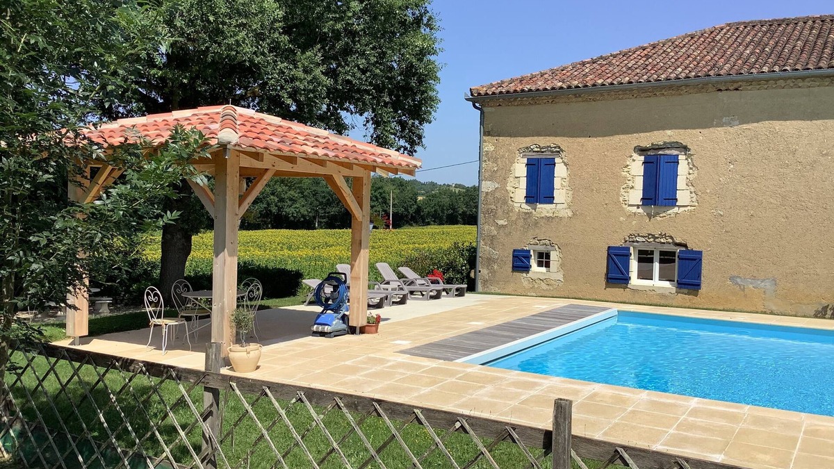 Saint-Puy House | Stunning and sensitively converted barn with 14x7m pool