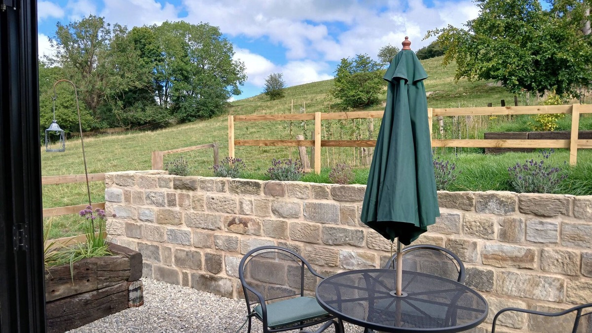 Grange Moor House | Stunning and spacious retreat, minutes from glorious countryside, pubs and walks