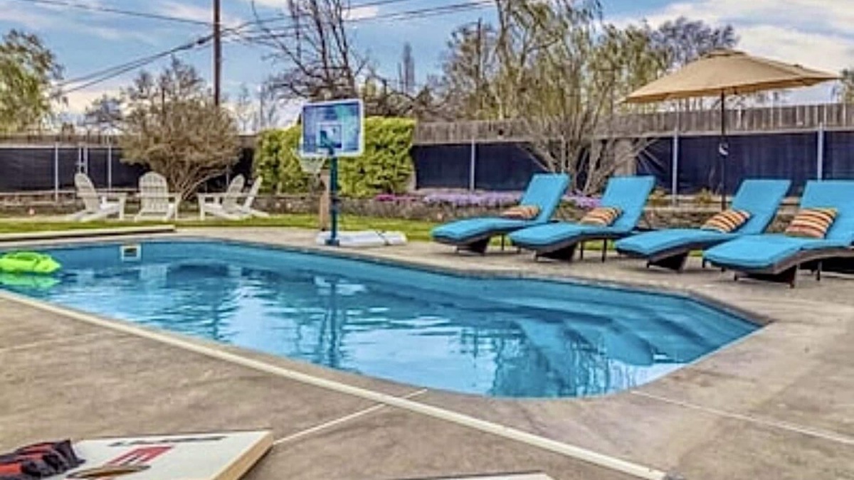 Walla Walla East House | Stunning and spacious retreat w/Heated pool and hot tub