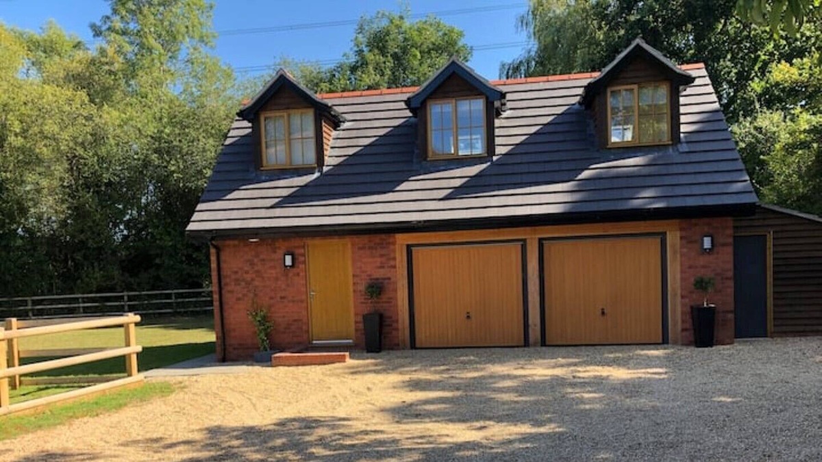 Swanmore House | Stunning Annex with Private Garden & Secure Garage