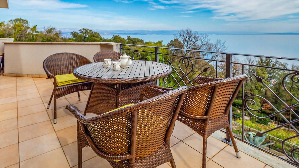 Donji Kraj Apartment | Stunning apartment in Moscenicka Draga