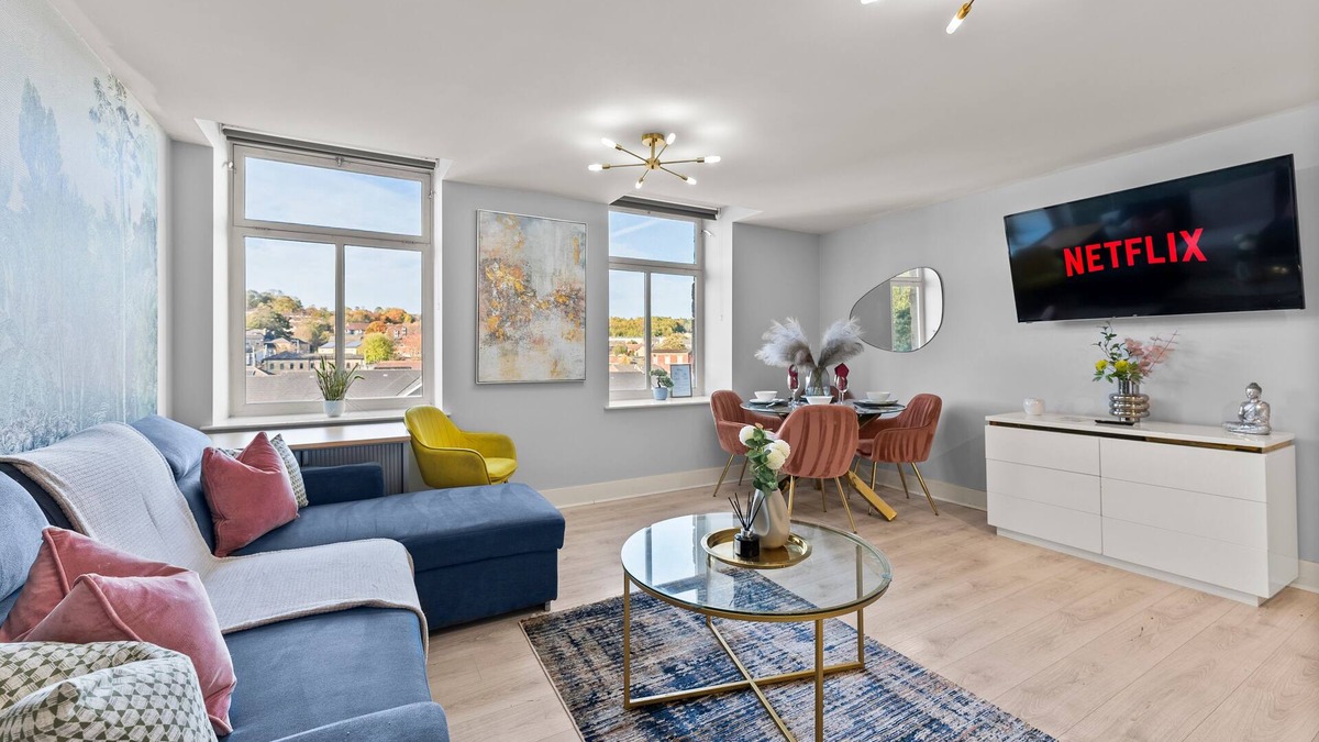 Healey Lane Apartment | Stunning Apartment - 10 Minutes From leeds