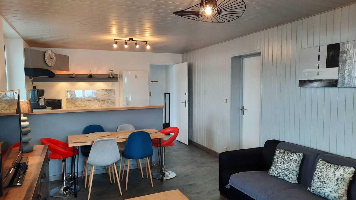 Montperreux Apartment | Stunning apartment by the lake