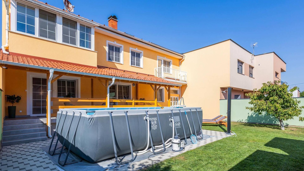 Osijek Apartment | Stunning apartment in Visnjevac with sauna