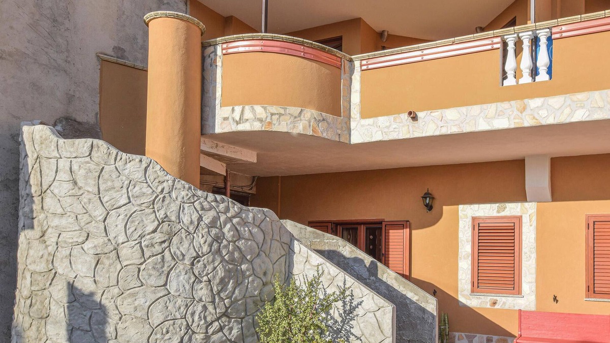 Limbadi Apartment | Stunning apartment in Limbadi with WiFi