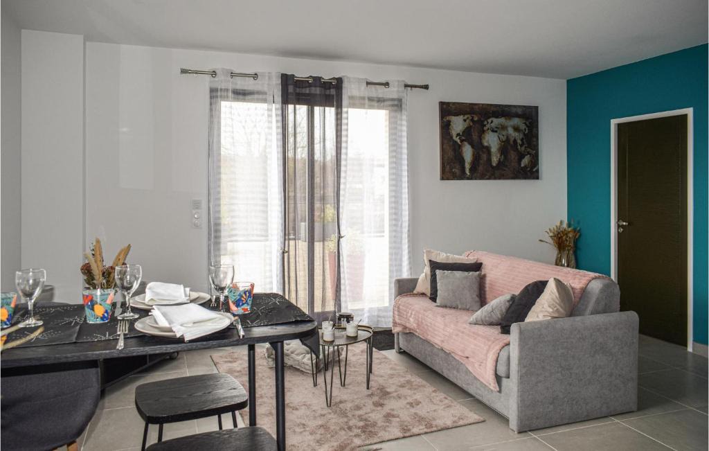 Lantic Apartment | Stunning Apartment In Lantic With Wifi