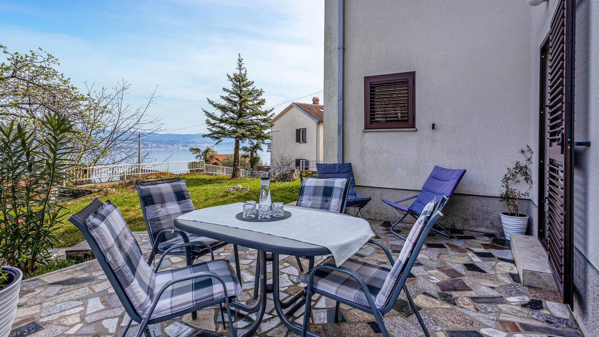 Opric Apartment | Stunning apartment in Lovran with WiFi
