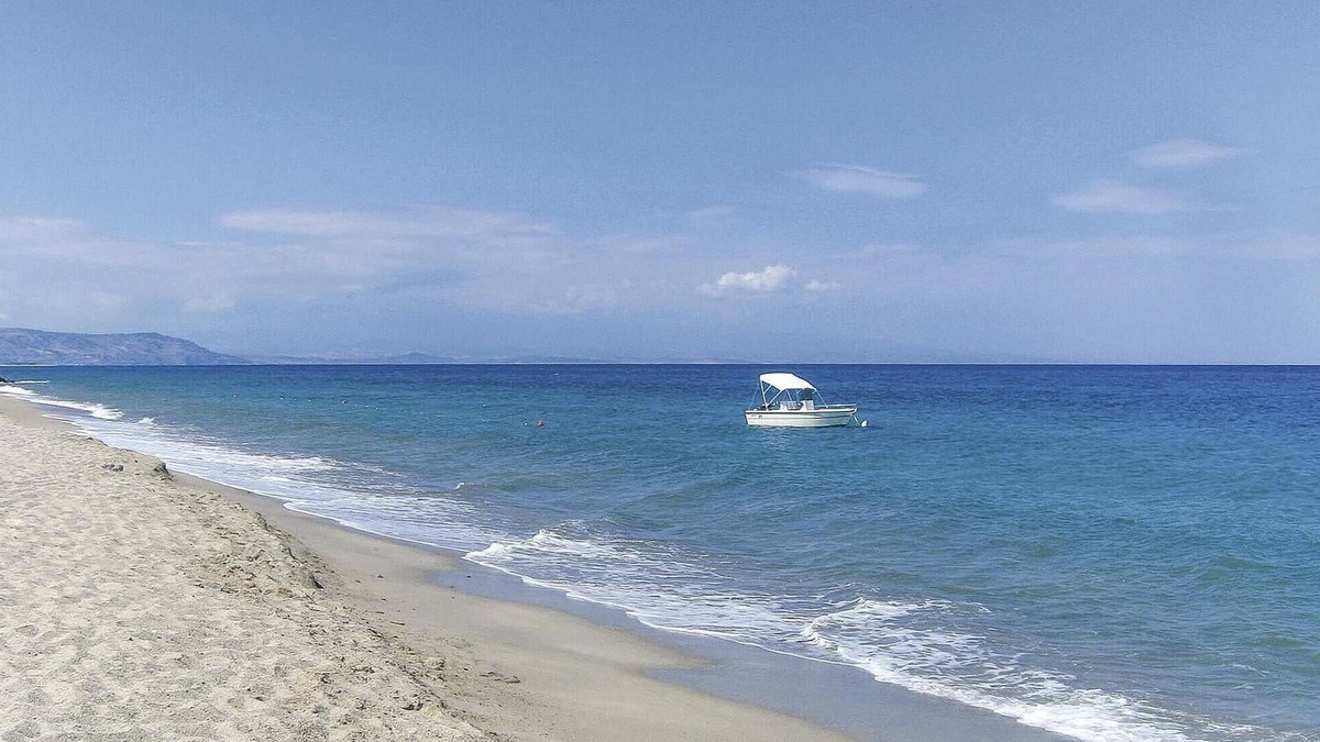 Brancaleone Marina Apartment | Stunning apartment in Brancaleone