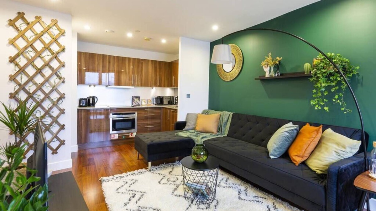 Cardiff City Centre Apartment | Stunning apartment right in the centre with a keyless system. Parking available