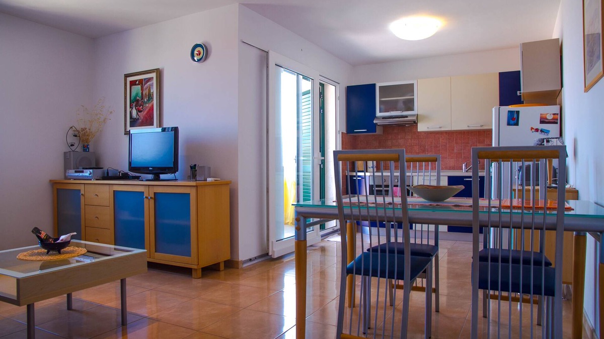 Milna (Brac) Apartment | Stunning apartment with terrace looking across the glistening Adriatic