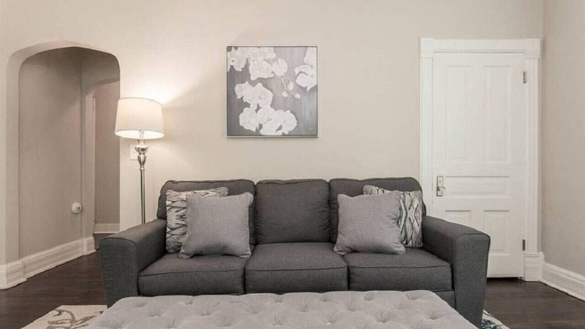 Libertyville Apartment | Stunning apt in DT Libertyville - Near Naval Base