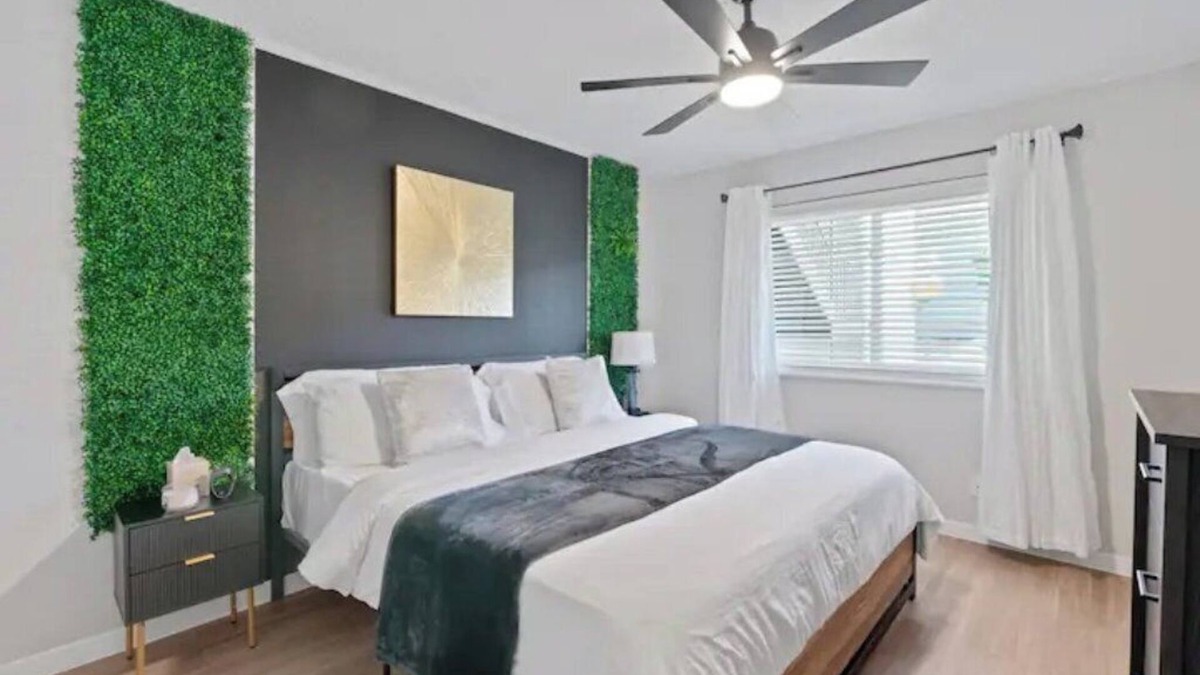 West Campus Apartment | Stunning Area! King Suite, Balcony & Free Parking– Next to UT