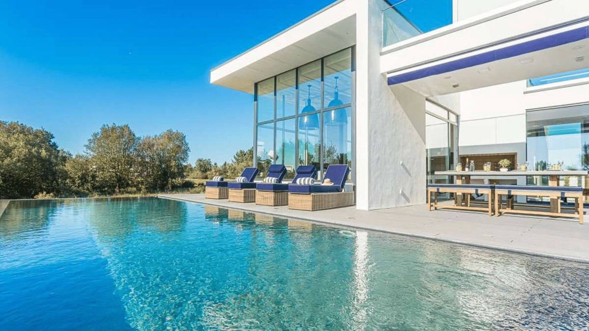 Quinta Do Conde Villa | Stunning Aroeira Villa | 5 bedrooms |.