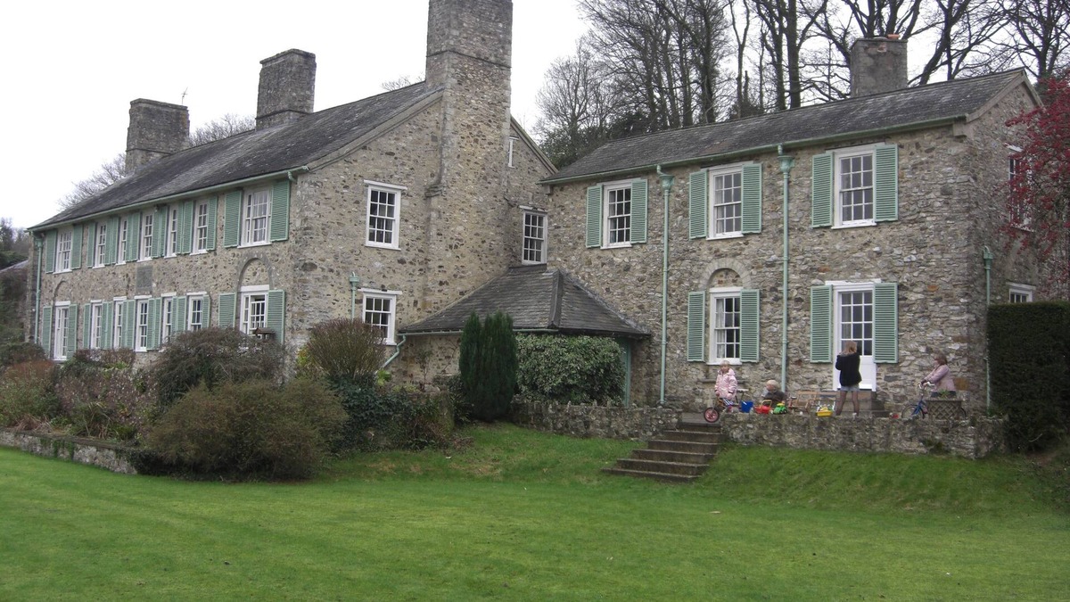 Honiton House | Stunning Arts and Crafts family home Outstanding views tennis court