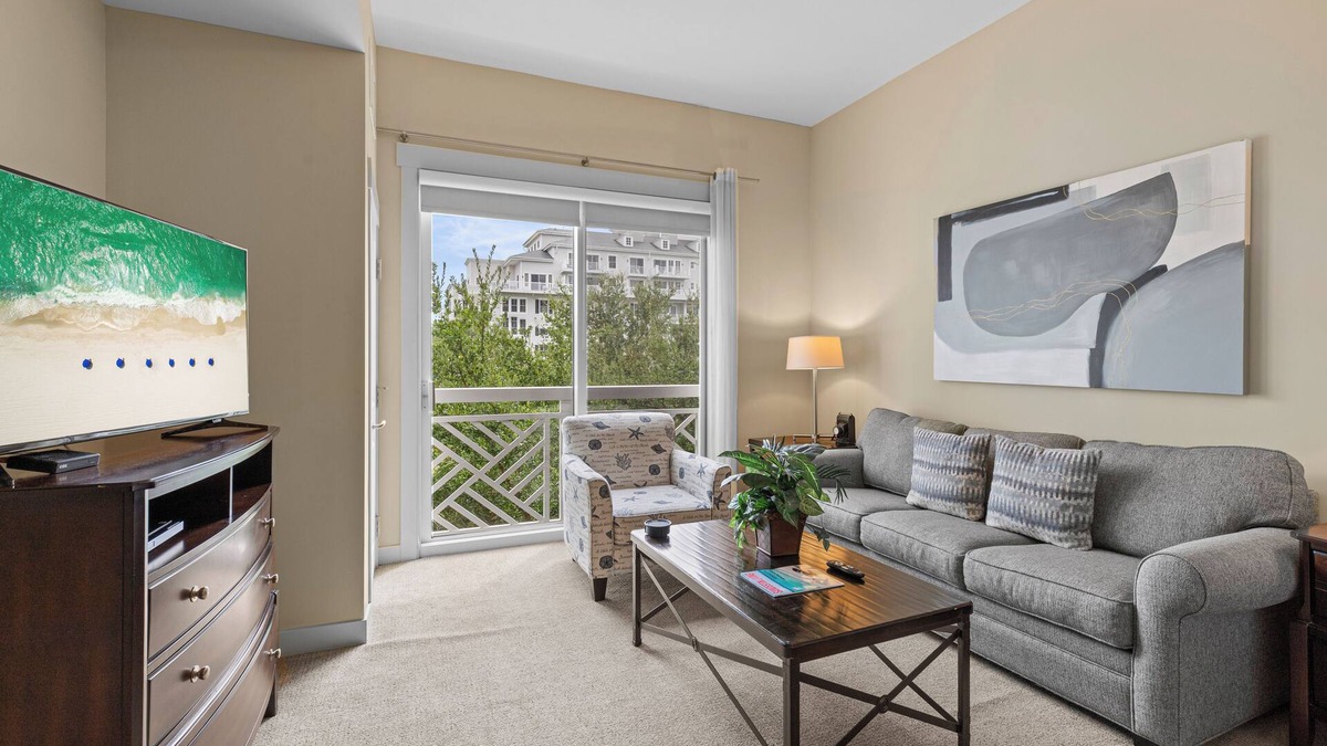 Baytowne Wharf Condo | Stunning Bahia Studio Condo at Wharf! Beach Tram, Tropical Pool, and Hot Tub!