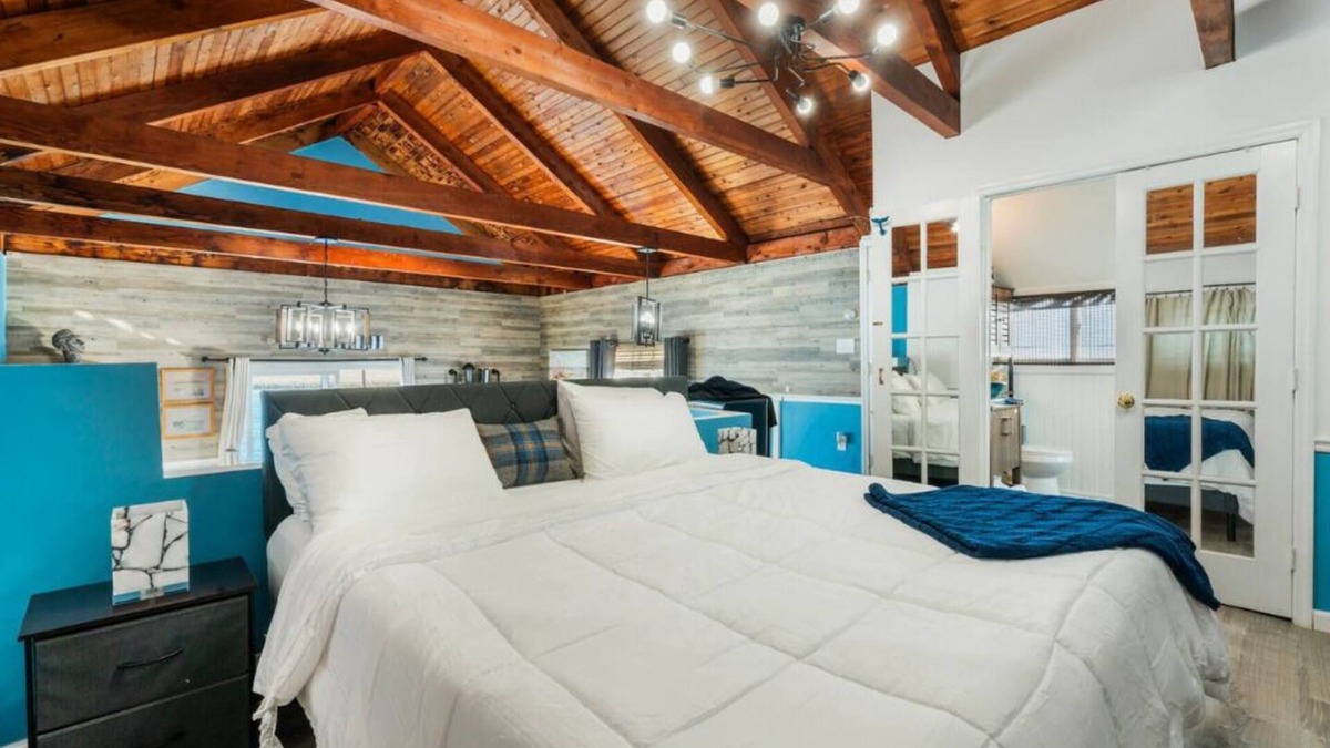 Seaford Boat Rental | Stunning Bay Views and Romantic A-Frame Houseboat in Jones Beach, Seaford, NY
