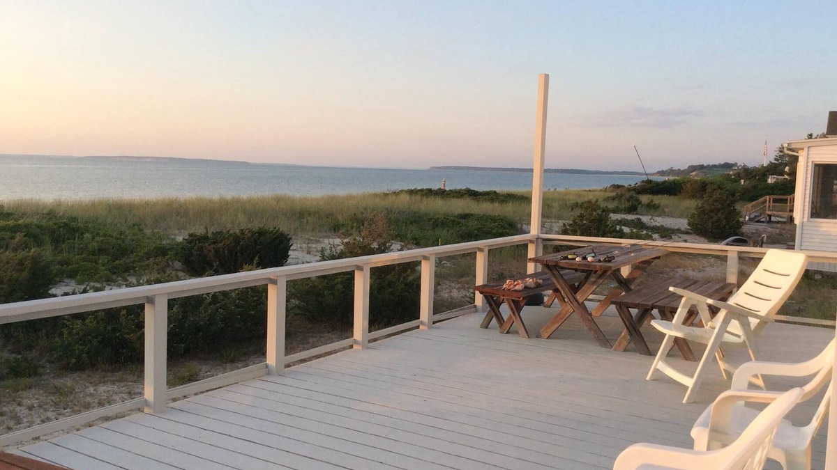 Tuckahoe House | Stunning Beach Cottage on Private Road! Shinnecock Hills, Southampton, NY
