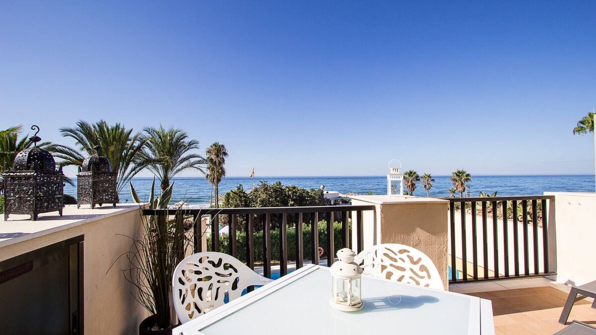 Nikki Beach Apartment | Stunning beach front studio in Marbella