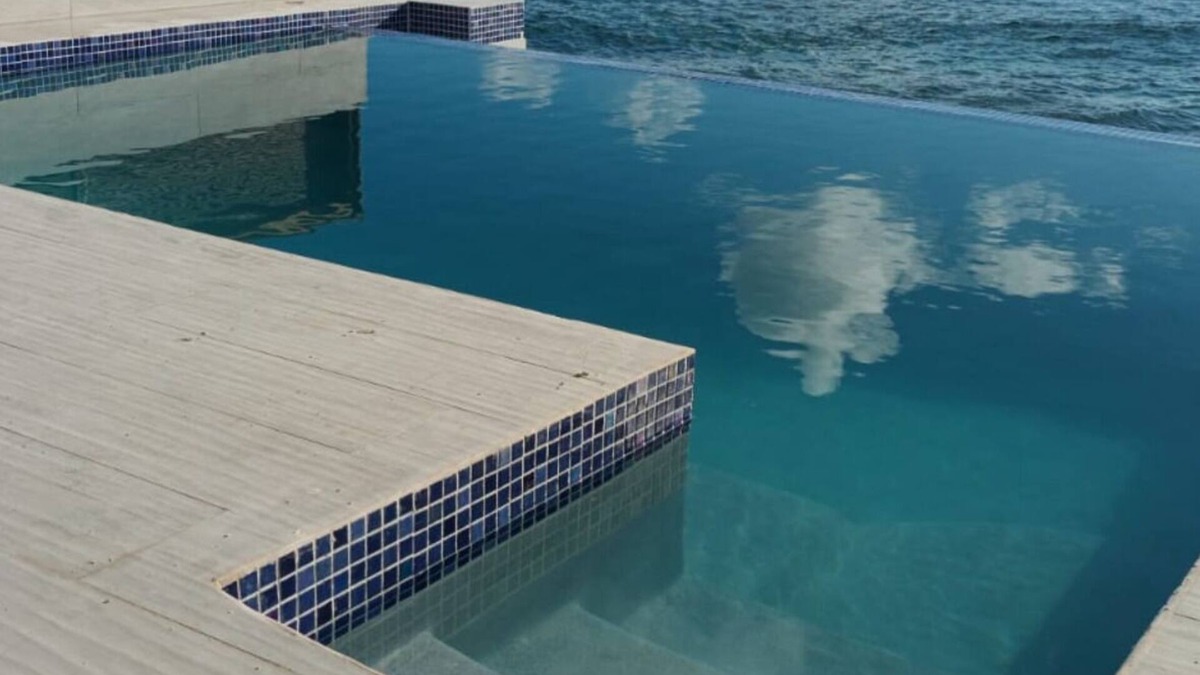 Pelican Key Villa | Stunning Beach Front Villa With Infinity Pool