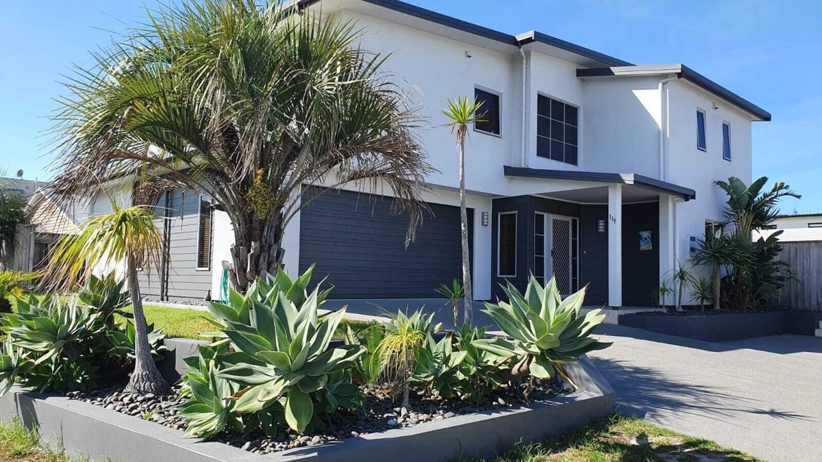 Ruakaka House | Stunning Beach Getaway