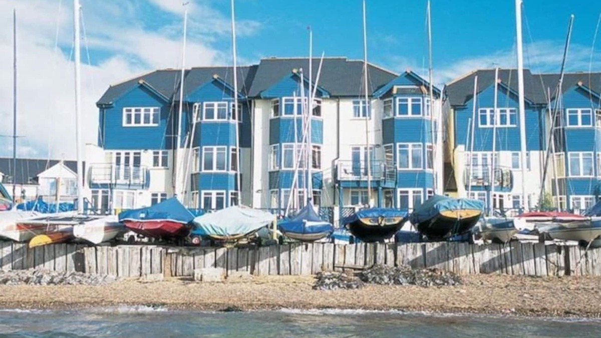 Exmouth House | Stunning Beach House with Panoramic Views