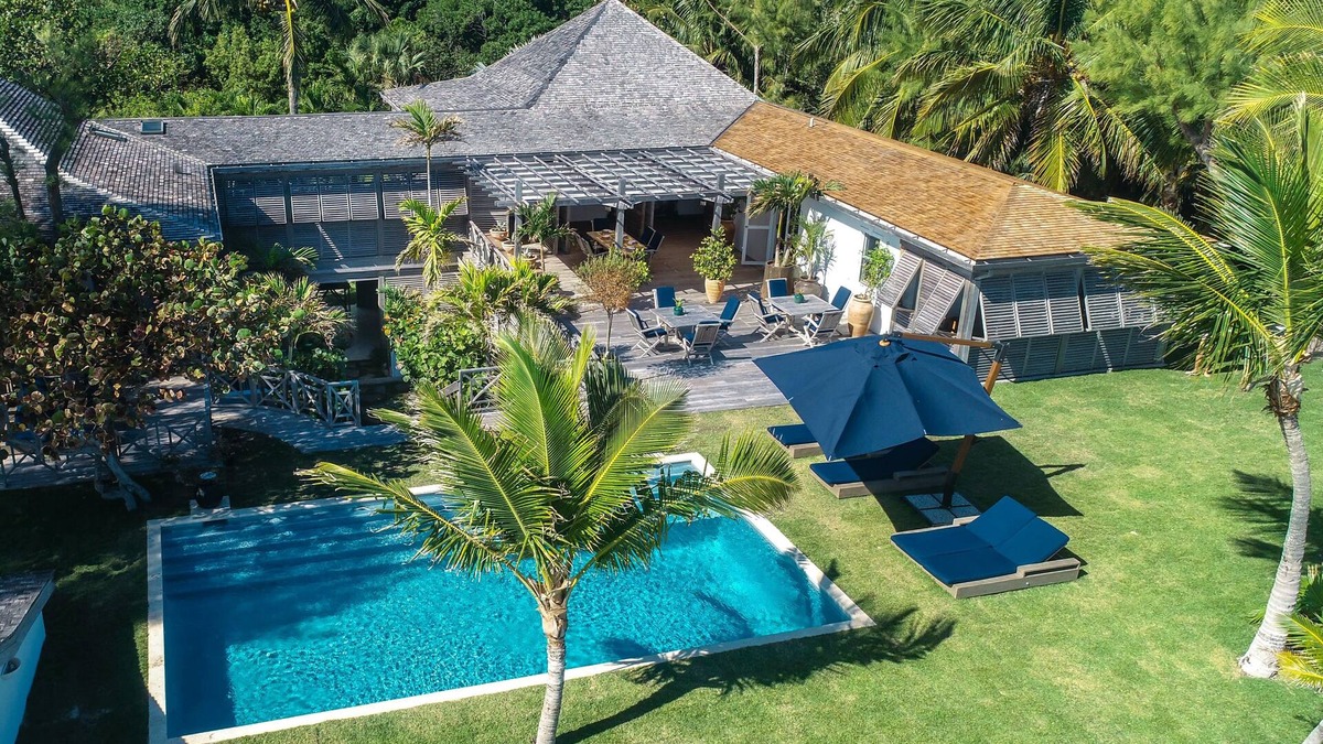 Dunmore Town House | Stunning Beachfront Villa Retreat in the Bahamas