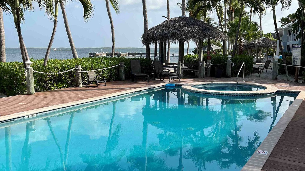 Rum Point Condo | Stunning beachfront condo next to restaurant & a short drive to famous RumPoint