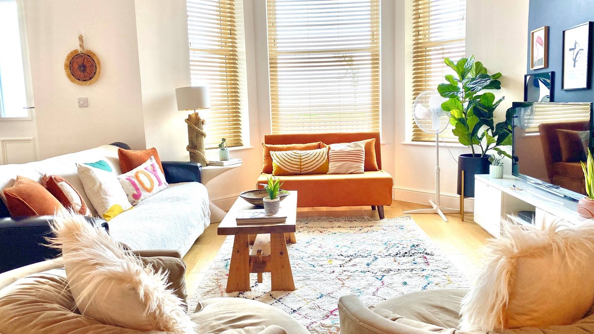 Worthing Apartment | Stunning Beachfront G/F Aptmt + Free Prkg