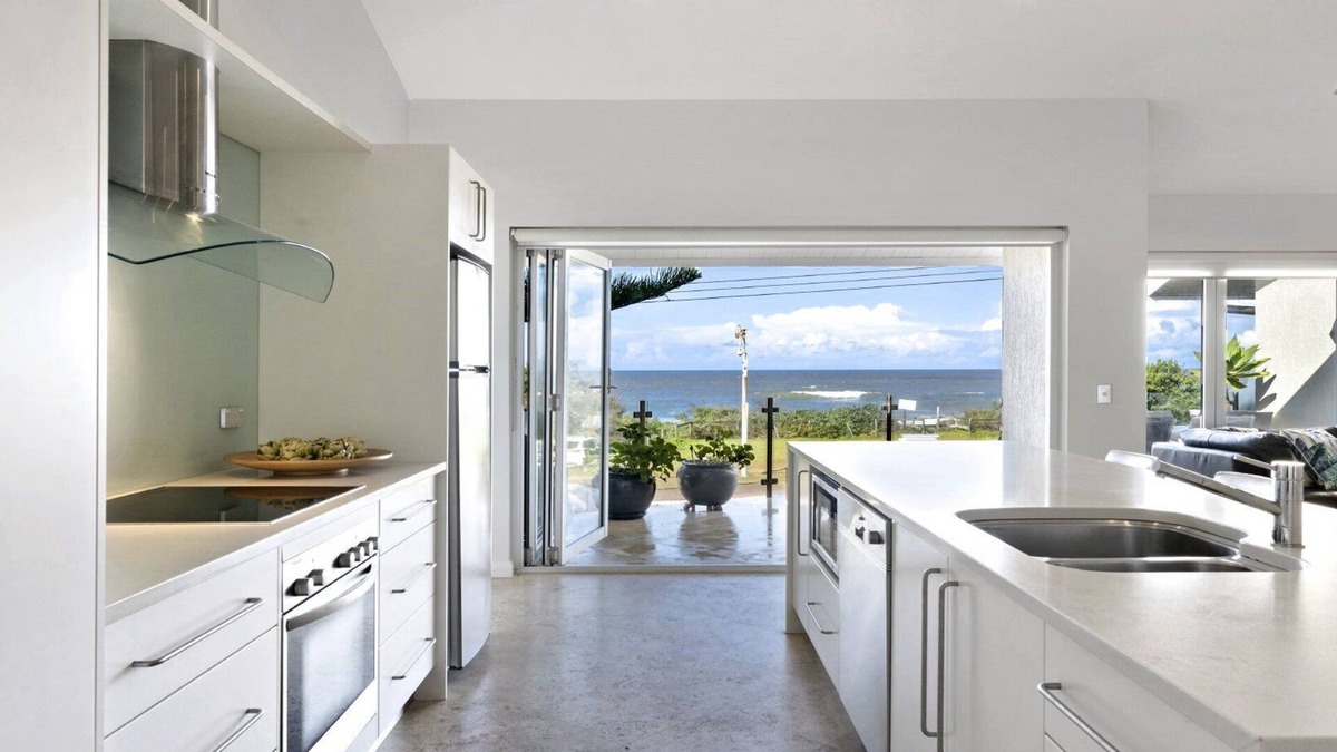 Copacabana House | Stunning beachfront location at Copacabana