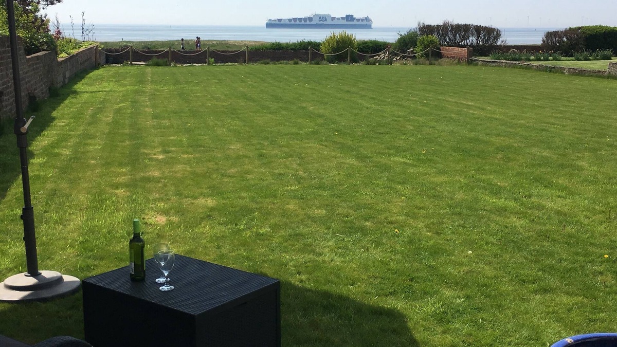 Crosby House | Stunning beachfront property - sea views every room & access to expansive beach