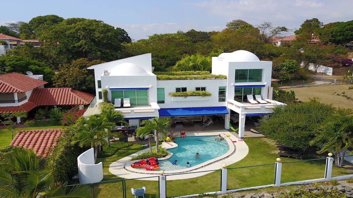 El Farallon del Chiru House | STUNNING BEACHFRONT PROPERTY. CHARMING, PRIVATE, UNIQUE.
