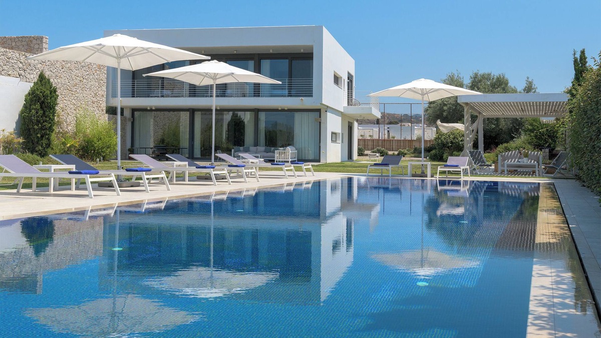Soroni Villa | Stunning beachfront retreat, private tennis court & infinity pool