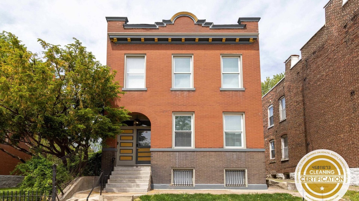 Benton Park House | Stunning Benton Park 3BR W/Parking /ABODEbucks