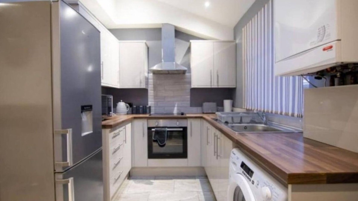 Bolton House | Stunning Bolton Abode – Pool Table & Free Parking