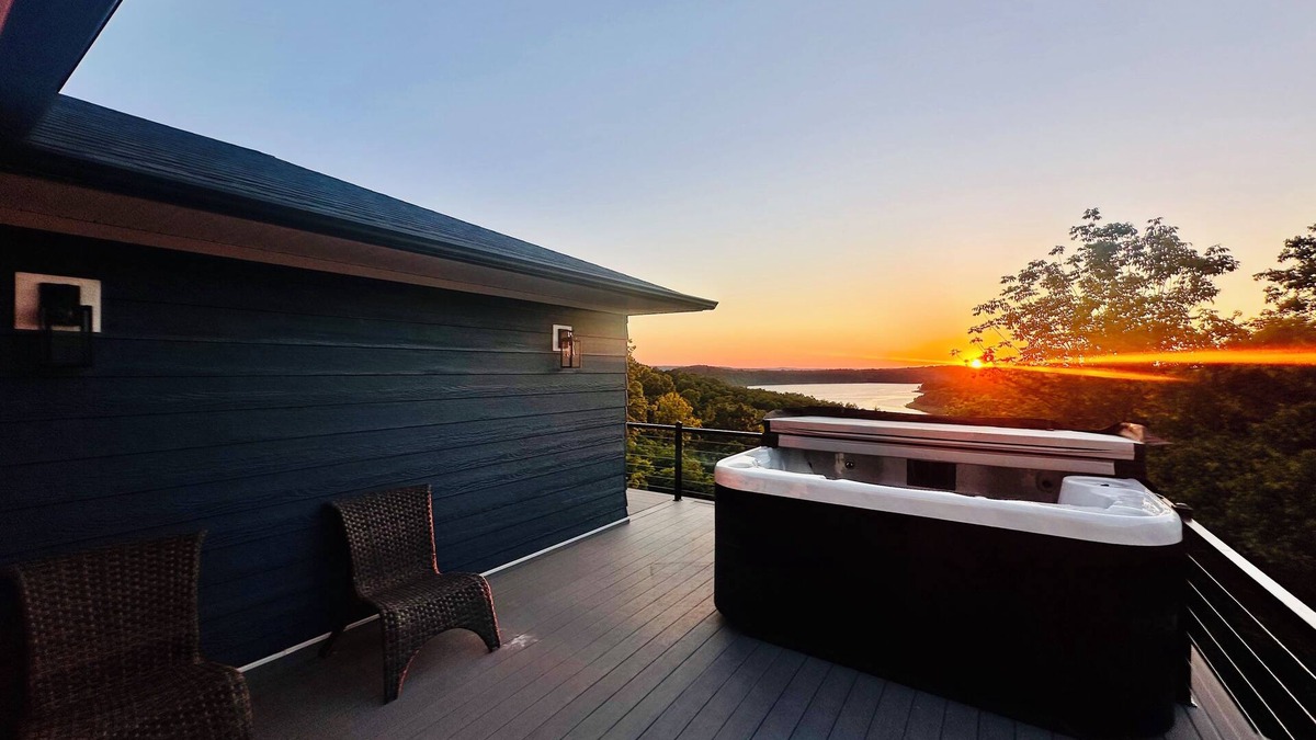 Henderson House | Stunning Brand New 4BR Lakeview Home with 8 person HotTub