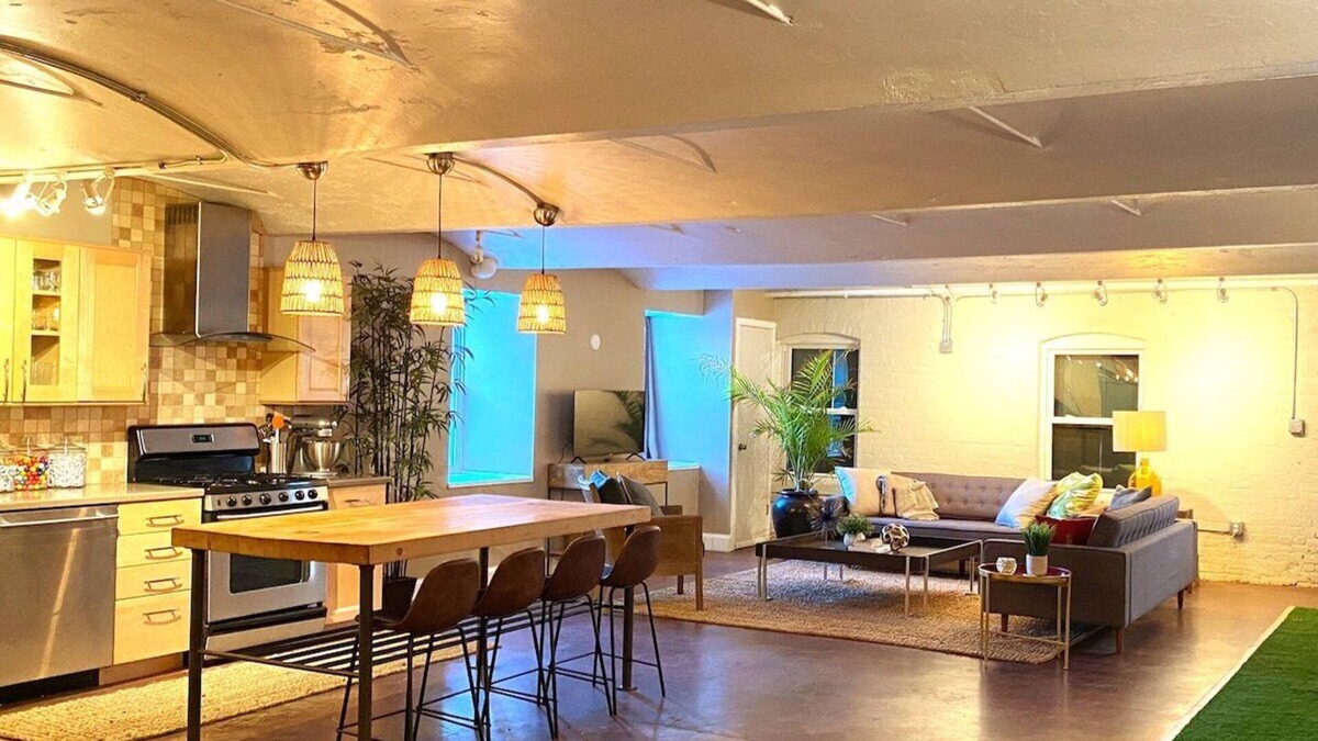 Albany Apartment | Stunning Bungalo-style Loft in Albany's Warehouse District!