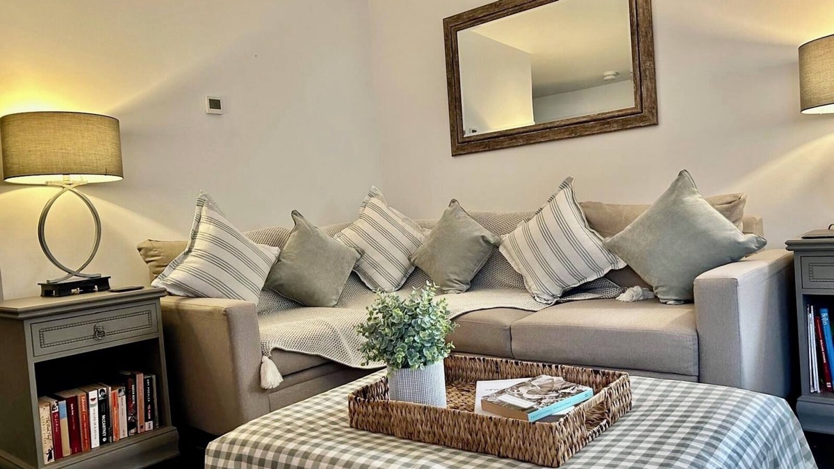 King's Bromley Apartment | Stunning Canalside Barn - 5 minutes from the "National Memorial Arboretum"