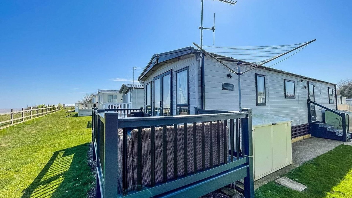 Hopton House | Stunning caravan full sea views at Broadland Sands Holiday Park ref 20285BS