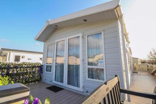 Great Yarmouth Boat Rental | Stunning Caravan With Large Decking At California Cliffs In Norfolk Ref 50001Oc