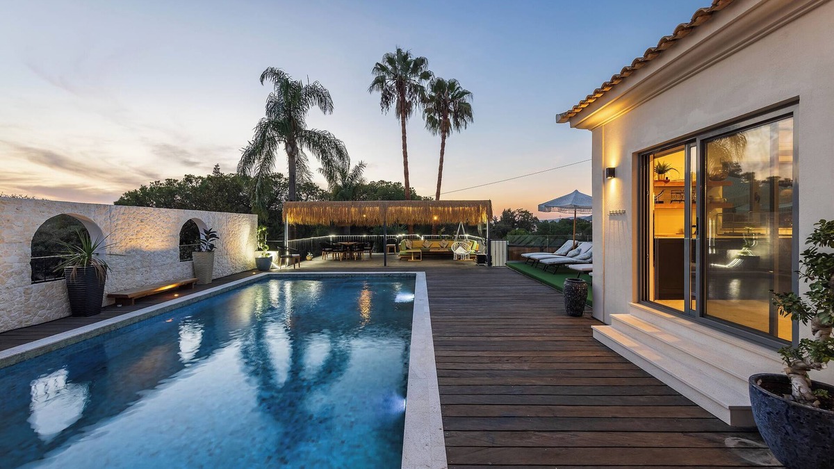 Figueiral Villa | Stunning! - Casa Chameleon - Sleeps 14 - Close to Quinta Do Lago & Vale Do Lobo