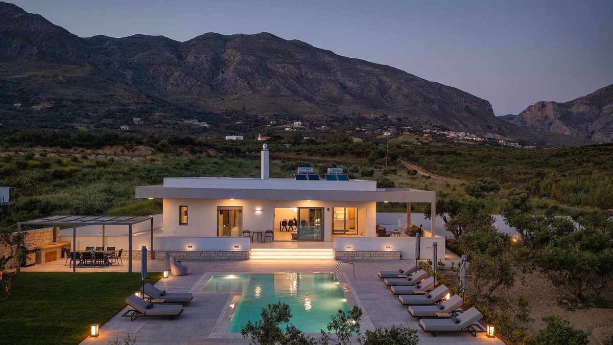 Lefkogeia Villa | Stunning Chania Villa | 4 Bedrooms |.